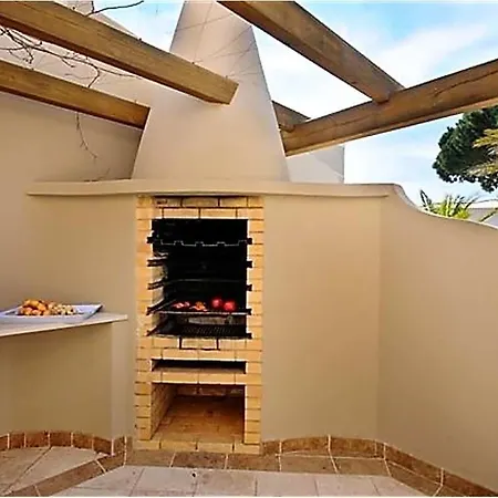 Sleeps 8 Pool Air Con Wifi