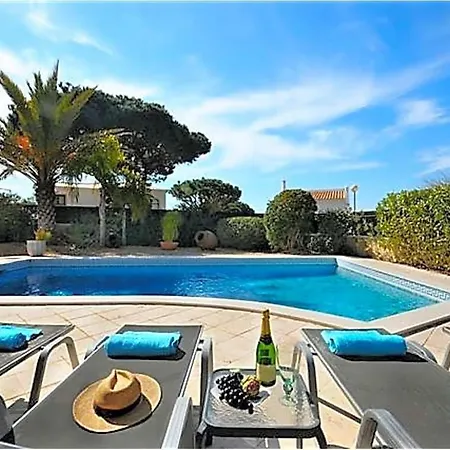 Villa Sleeps 8 Pool Air Con Wifi